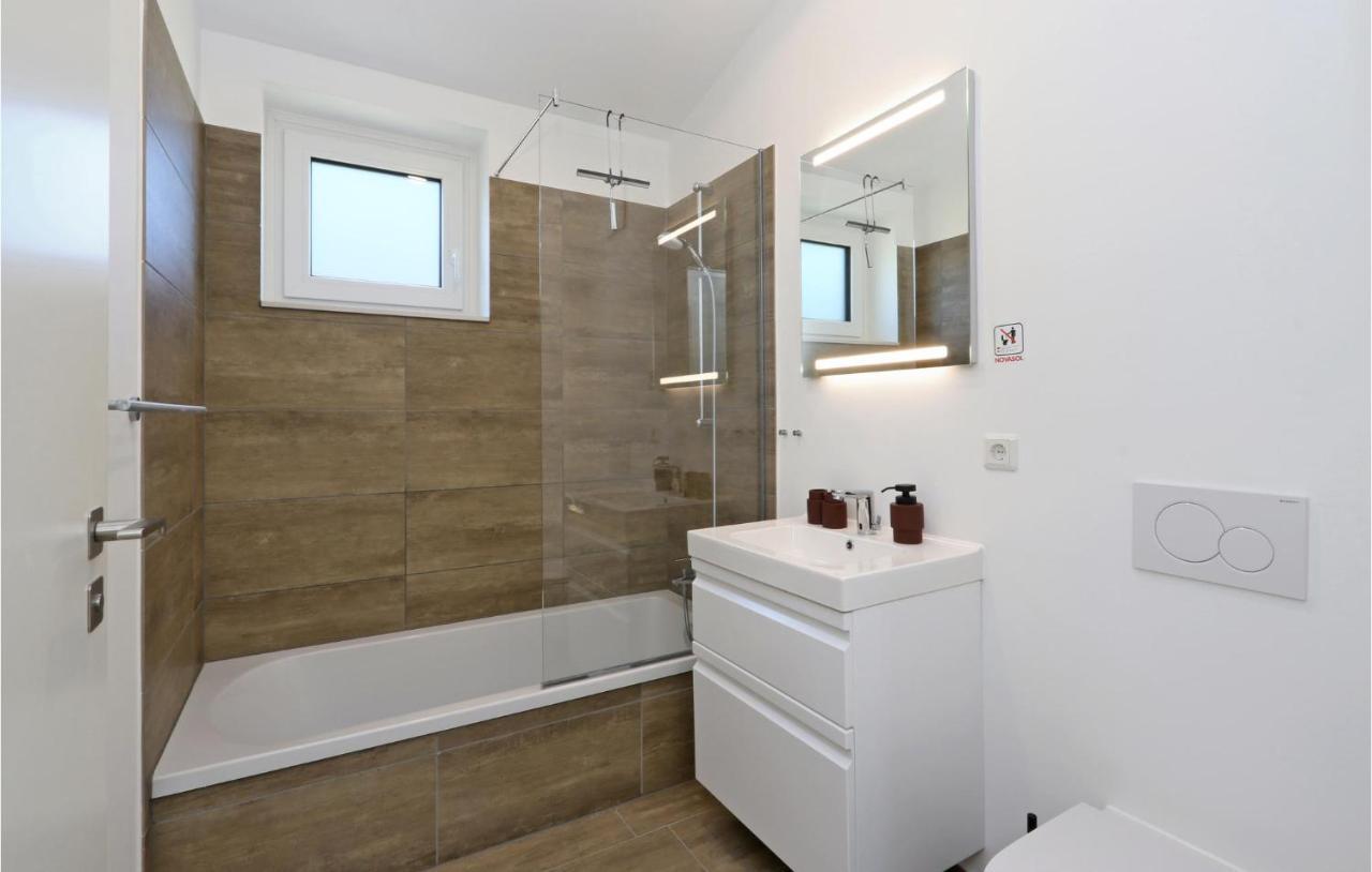 3 Bedroom Stunning Home In Lembruch-Duemmer See Екстериор снимка